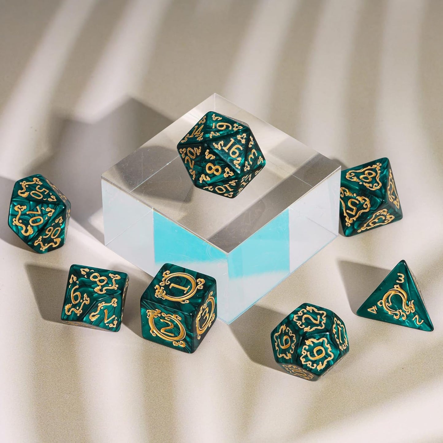 7-Die DND Dice Set Dragon Pattern Polyhedral Die with Leather Bag D&D Dice Set for RPG Table Games (Green W/Gold Dragon Pattern)