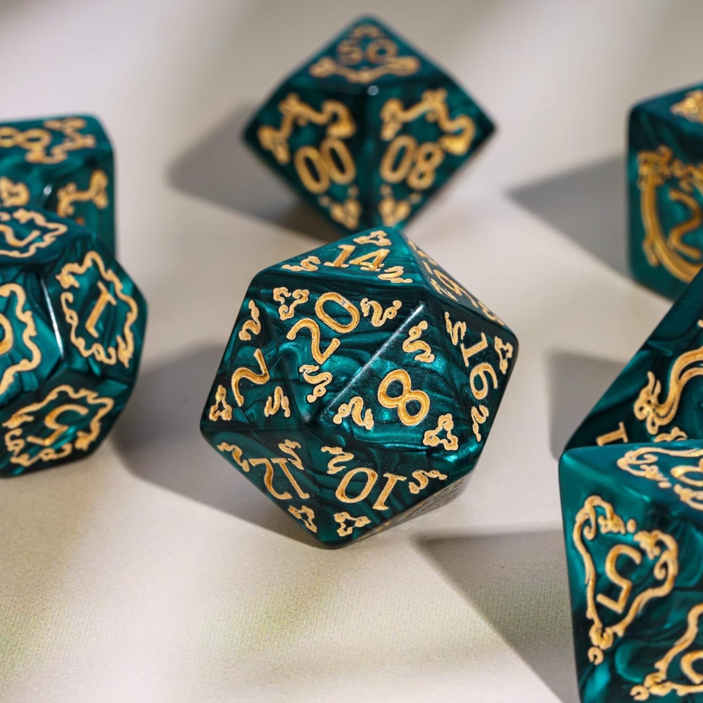 7-Die DND Dice Set Dragon Pattern Polyhedral Die with Leather Bag D&D Dice Set for RPG Table Games (Green W/Gold Dragon Pattern)