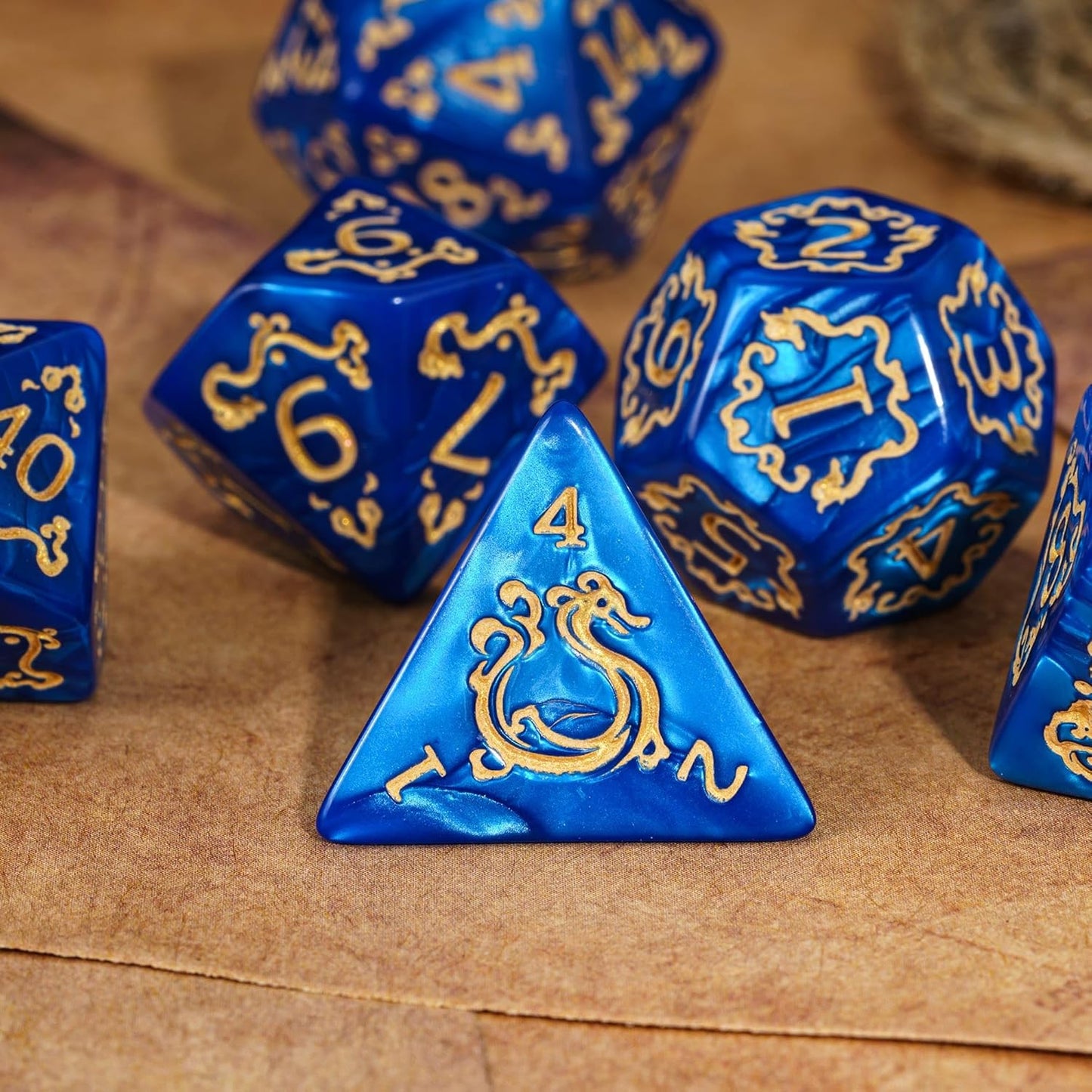 7-Die DND Dice Set Dragon Pattern Polyhedral Die with Leather Bag D&D Dice Set for RPG Table Games (Blue W/Gold Dragon Pattern)